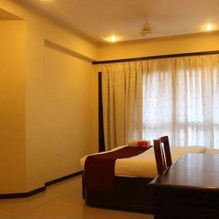 P M Regency Hotel Vadodara Eksteriør bilde