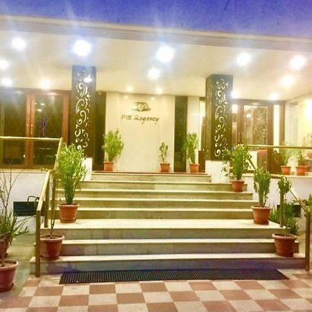 P M Regency Hotel Vadodara Eksteriør bilde