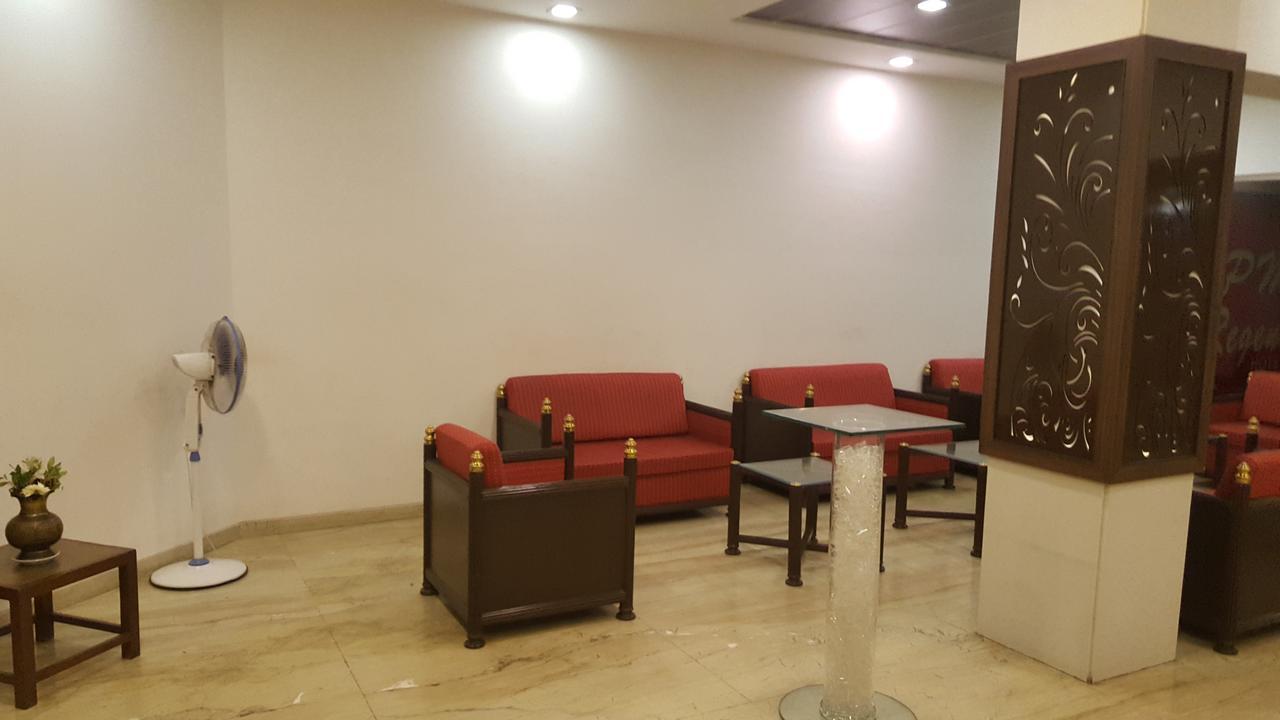 P M Regency Hotel Vadodara Eksteriør bilde
