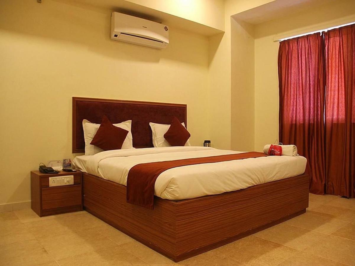 P M Regency Hotel Vadodara Eksteriør bilde