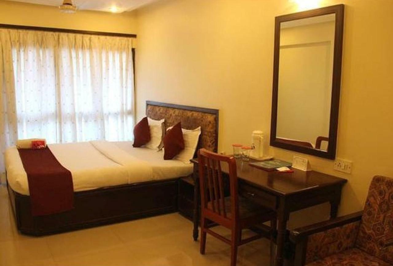 P M Regency Hotel Vadodara Eksteriør bilde