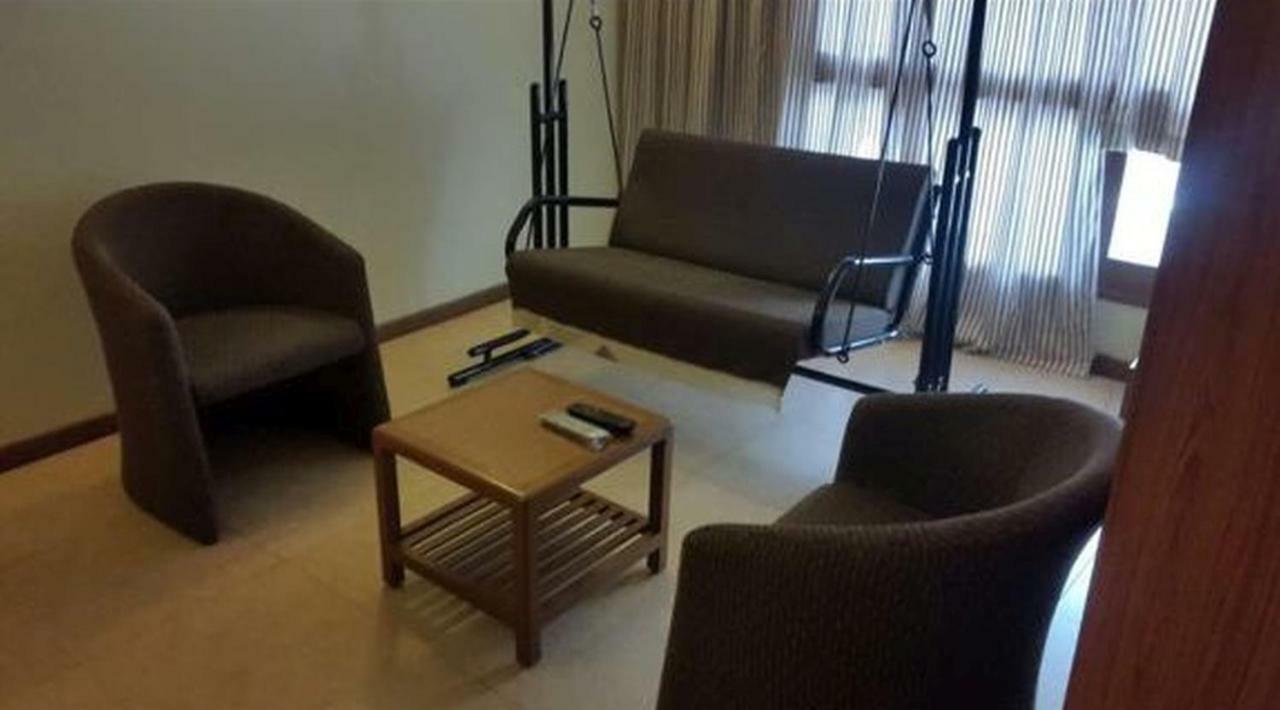 P M Regency Hotel Vadodara Eksteriør bilde