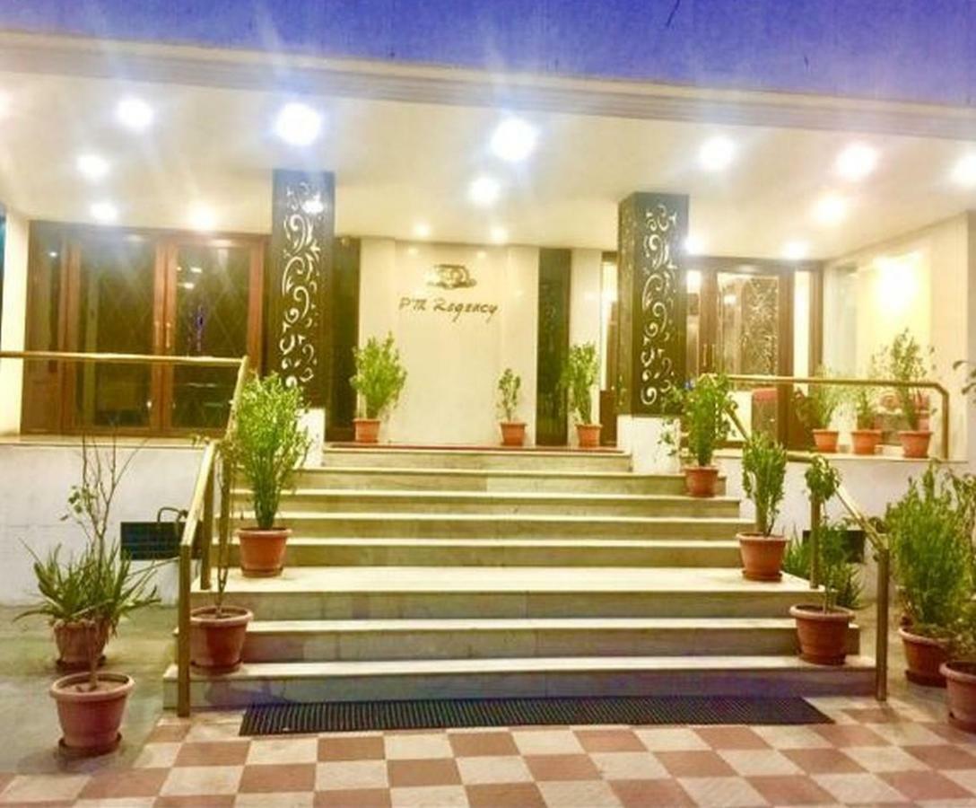 P M Regency Hotel Vadodara Eksteriør bilde