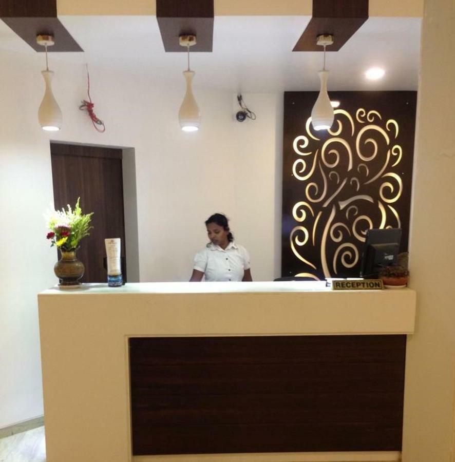 P M Regency Hotel Vadodara Eksteriør bilde